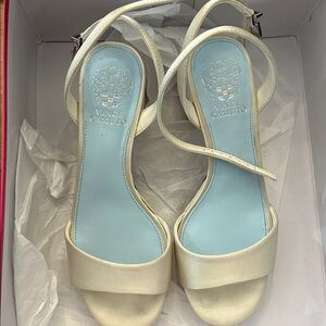 Vince Camuto pendreya 6.5 satin Ankle Strap Sandals